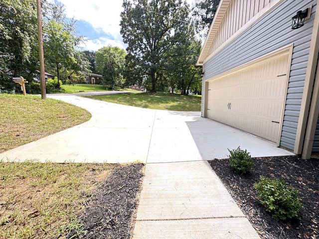 1282 Jostin Dr, Clarksville, TN 37040