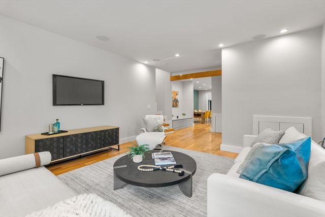 24 Sigourney St 2, Boston, MA 02130