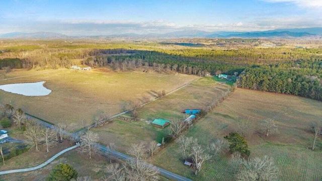 1535 Hughes Lake Road SE, Cleveland, TN 37323