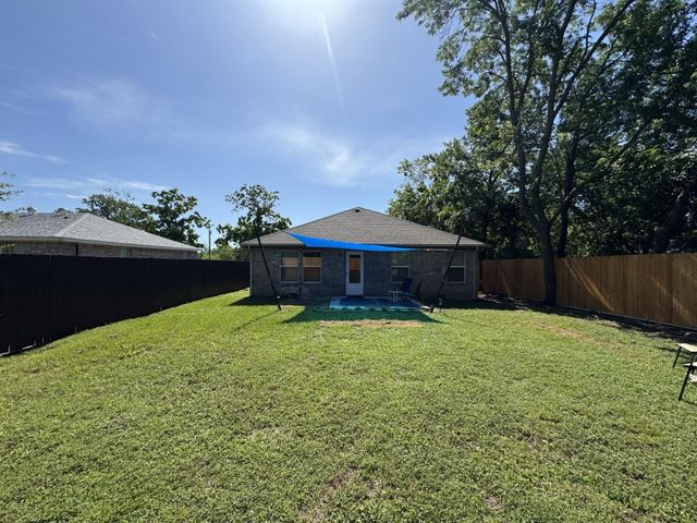 600 S Hattie Street B, Terrell, TX 75160