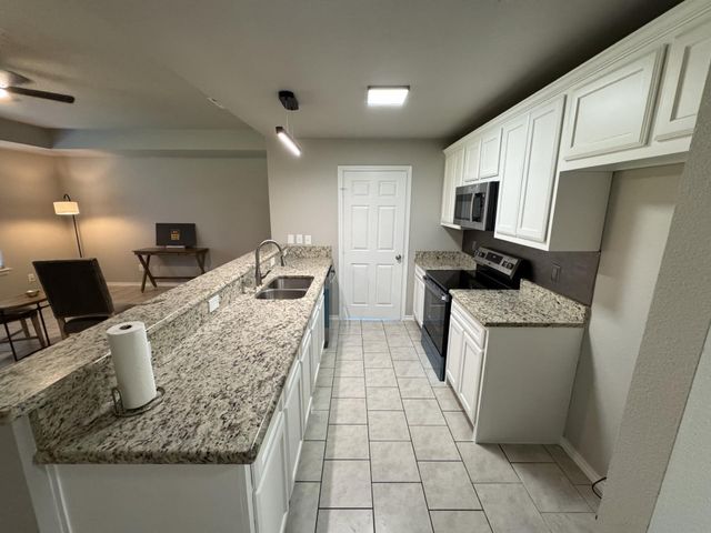 600 S Hattie Street B, Terrell, TX 75160