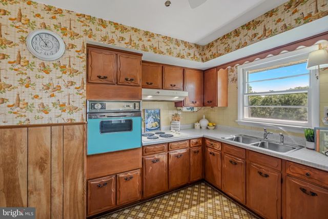 6463 KABLETOWN RD, Charles Town, WV 25414