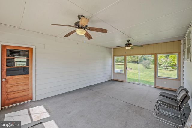 6463 KABLETOWN RD, Charles Town, WV 25414