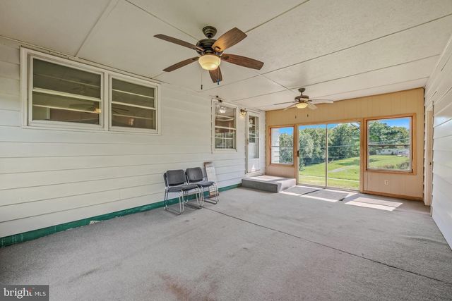 6463 KABLETOWN RD, Charles Town, WV 25414