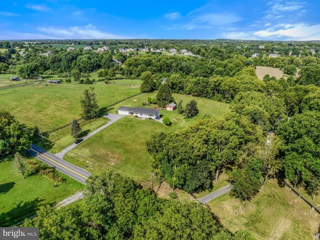 6463 KABLETOWN RD, Charles Town, WV 25414