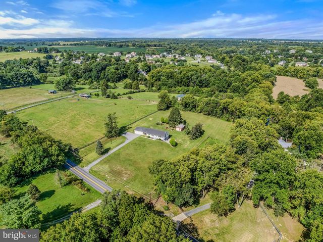 6463 KABLETOWN RD, Charles Town, WV 25414