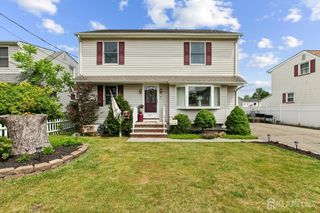 27 W James Place, Iselin, NJ 08830