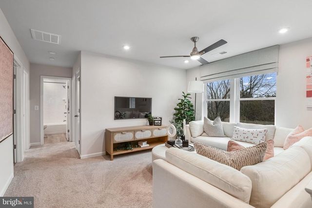 8055 MCKAY ST, Bealeton, VA 22712