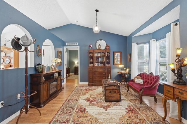 923 CASCADES PARK TRAIL, Deland, FL 32720