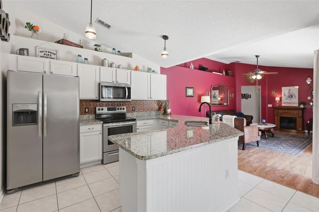 923 CASCADES PARK TRAIL, Deland, FL 32720