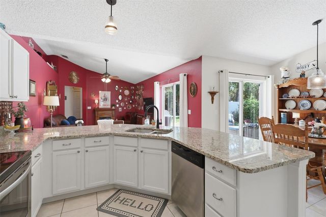 923 CASCADES PARK TRAIL, Deland, FL 32720