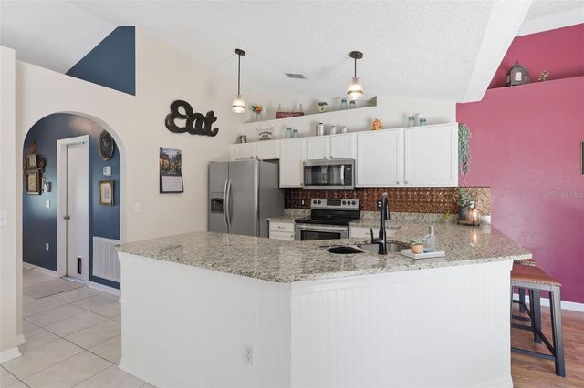 923 CASCADES PARK TRAIL, Deland, FL 32720