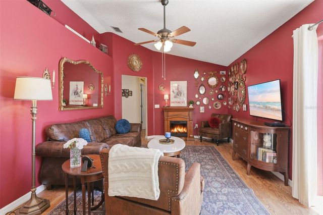 923 CASCADES PARK TRAIL, Deland, FL 32720