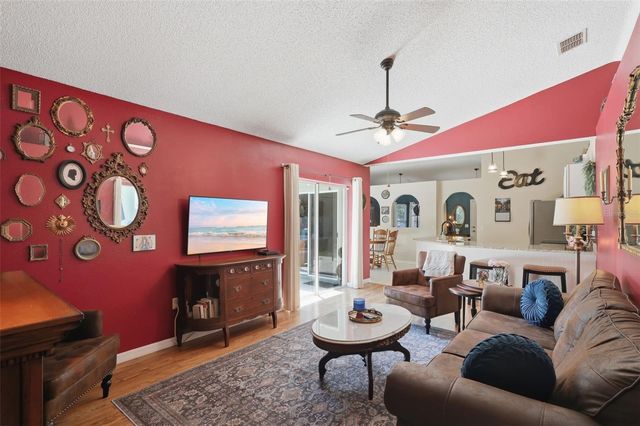 923 CASCADES PARK TRAIL, Deland, FL 32720