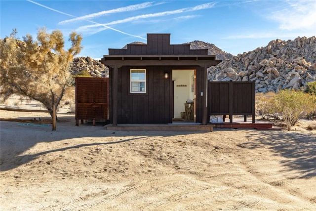 7030 Mile Square Road, Joshua Tree, CA 92252