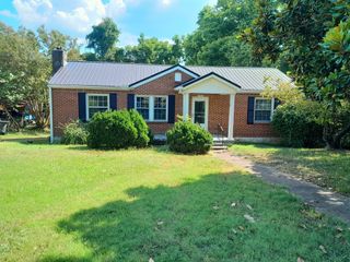 1022 Rolling Fields Cir, Columbia, TN 38401
