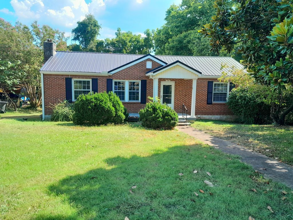 1022 Rolling Fields Cir, Columbia, TN 38401