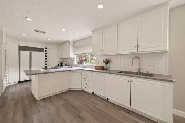 2814 Shadowdale Drive, Houston, TX 77043