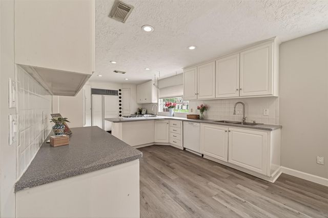 2814 Shadowdale Drive, Houston, TX 77043