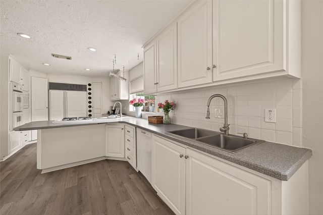 2814 Shadowdale Drive, Houston, TX 77043
