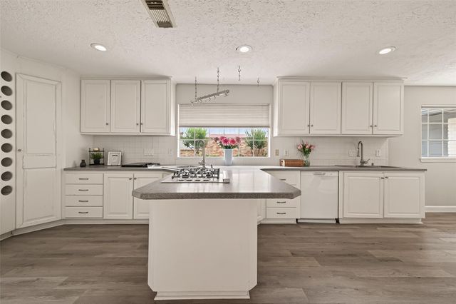 2814 Shadowdale Drive, Houston, TX 77043