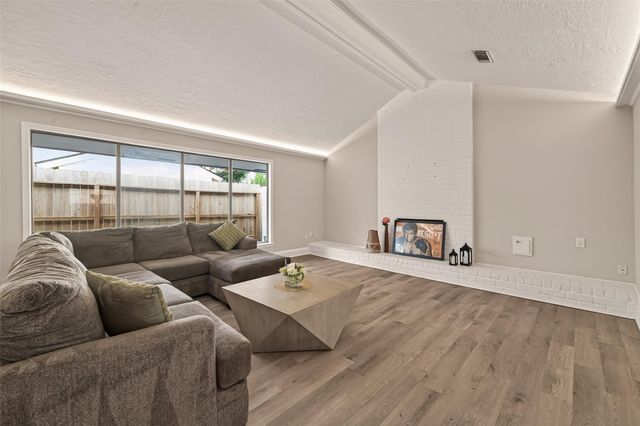 2814 Shadowdale Drive, Houston, TX 77043
