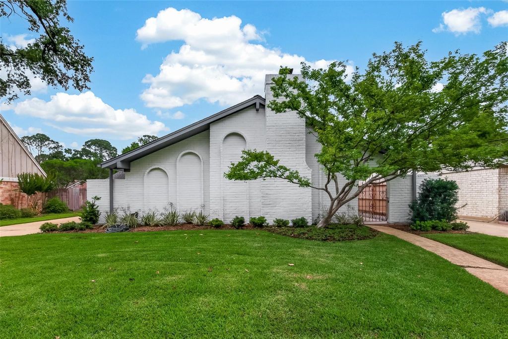 2814 Shadowdale Drive, Houston, TX 77043