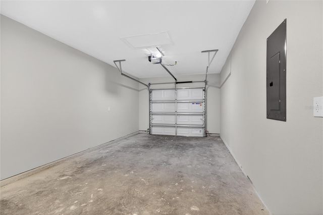 1014 E HAZZARD AVENUE, Eustis, FL 32726