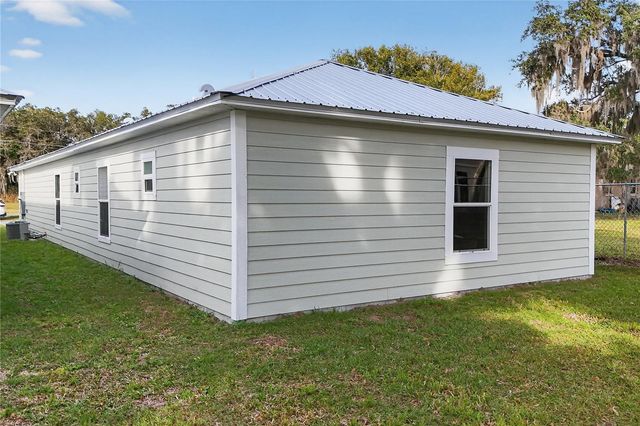1014 E HAZZARD AVENUE, Eustis, FL 32726