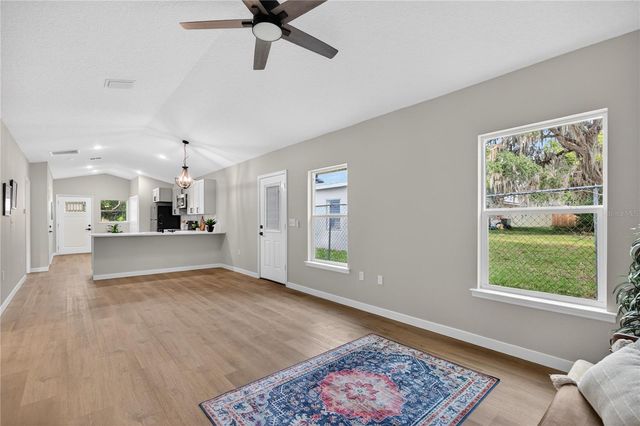 1014 E HAZZARD AVENUE, Eustis, FL 32726