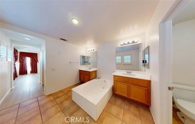 19 Sorbonne, Westminster, CA 92683