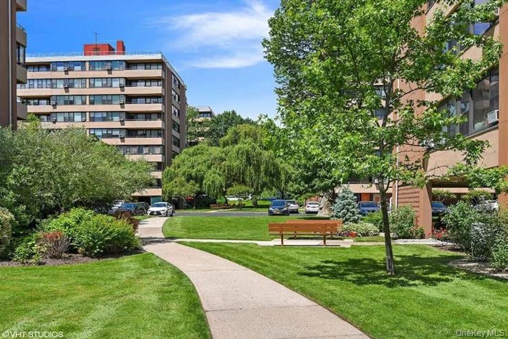 162-30 Powells Cove Boulevard 2C, Beechhurst, NY 11357 — photo 2