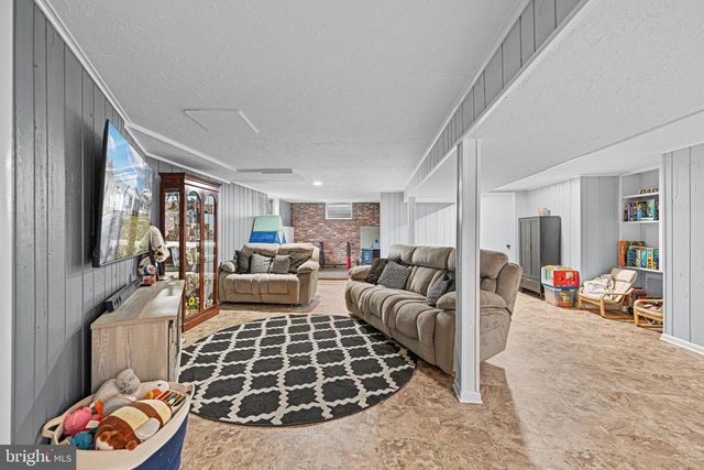 3541 VILLAGE RD, Dover, PA 17315