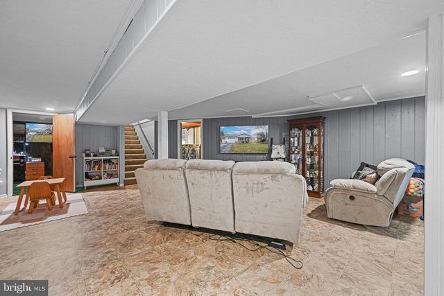 3541 VILLAGE RD, Dover, PA 17315