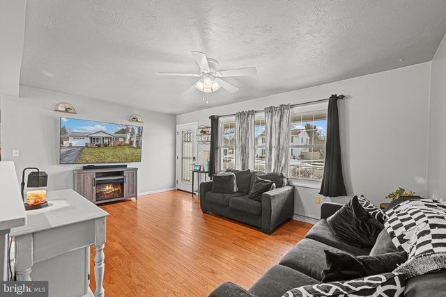 3541 VILLAGE RD, Dover, PA 17315