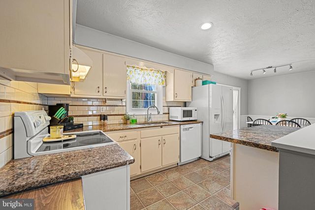 3541 VILLAGE RD, Dover, PA 17315