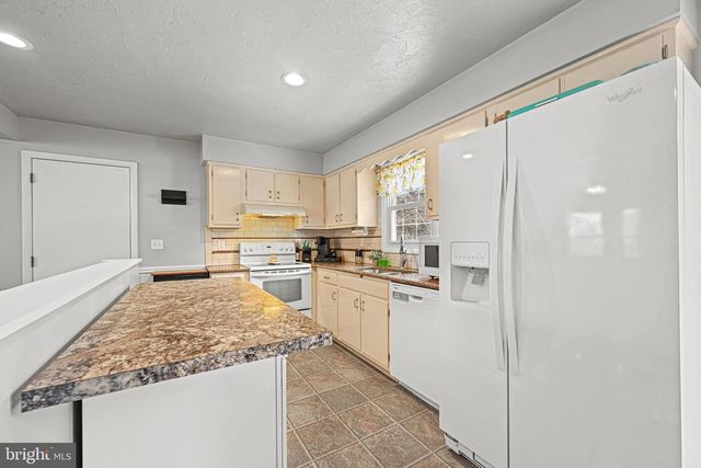 3541 VILLAGE RD, Dover, PA 17315