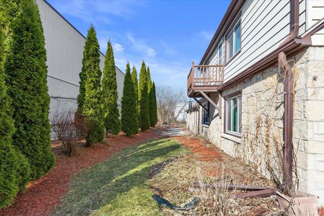 2001 W Bender ROAD, Milwaukee, WI 53209