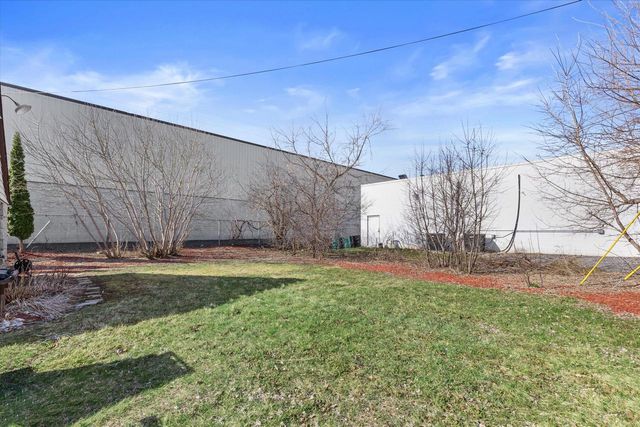 2001 W Bender ROAD, Milwaukee, WI 53209