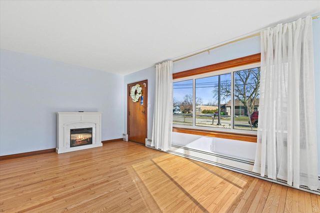 2001 W Bender ROAD, Milwaukee, WI 53209