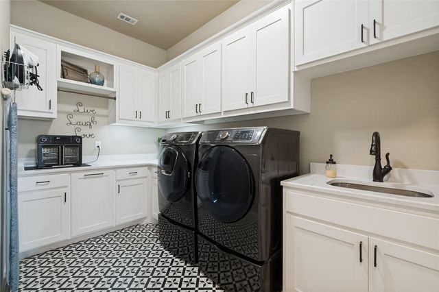 850 Horseshoe Meadows Drive, Waxahachie, TX 75167
