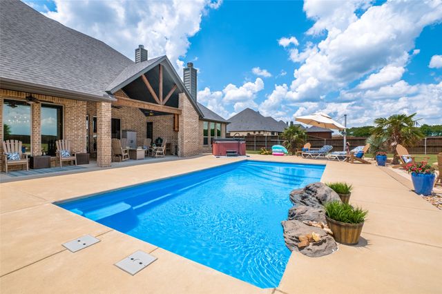850 Horseshoe Meadows Drive, Waxahachie, TX 75167