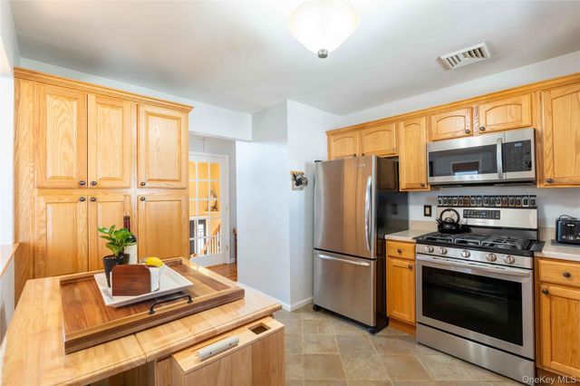 671 Tabor Place, East Meadow, NY 11554