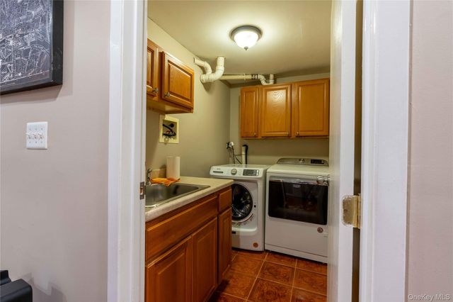 671 Tabor Place, East Meadow, NY 11554
