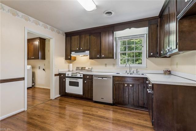 122 Tabb LN, Yorktown, VA 23693