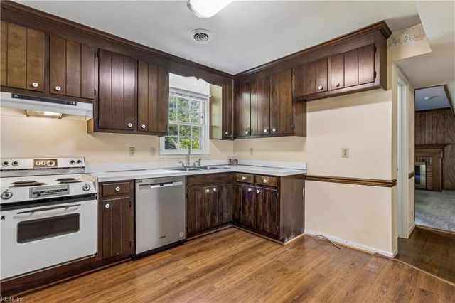122 Tabb LN, Yorktown, VA 23693