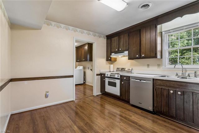 122 Tabb LN, Yorktown, VA 23693