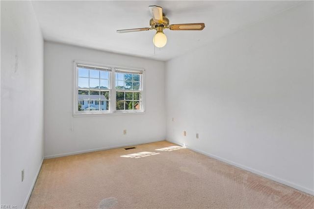 122 Tabb LN, Yorktown, VA 23693