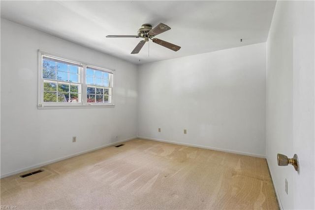 122 Tabb LN, Yorktown, VA 23693