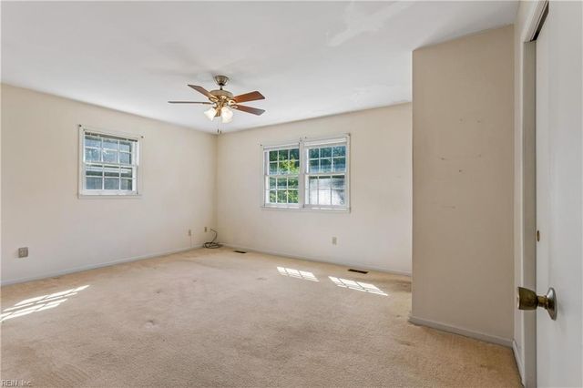 122 Tabb LN, Yorktown, VA 23693